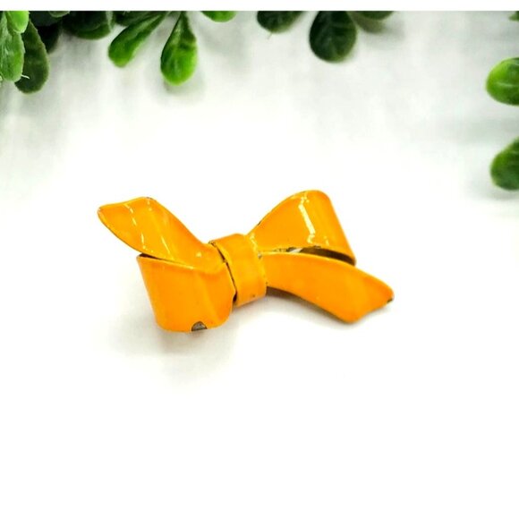 Vintage Yellow Enamel Bow Shaped Pin Brooch With Clasp Closure - Picture 2 of 5